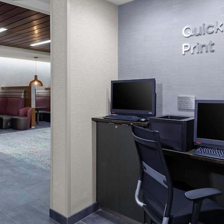 Отель Courtyard By Marriott St. Louis West County Town and Country Экстерьер фото