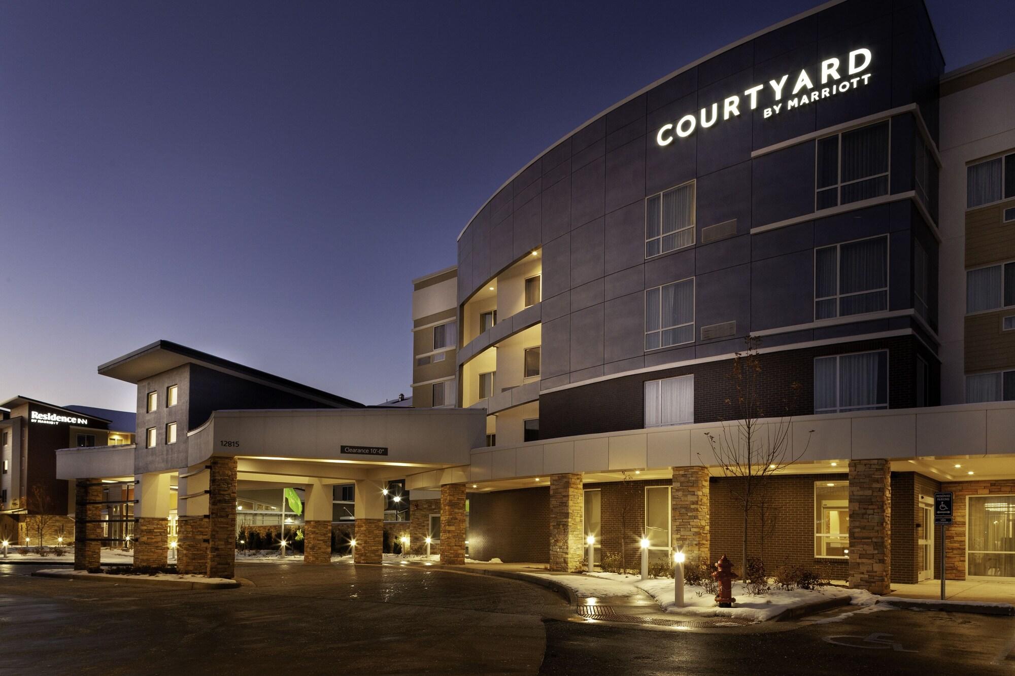 Отель Courtyard By Marriott St. Louis West County Town and Country Экстерьер фото