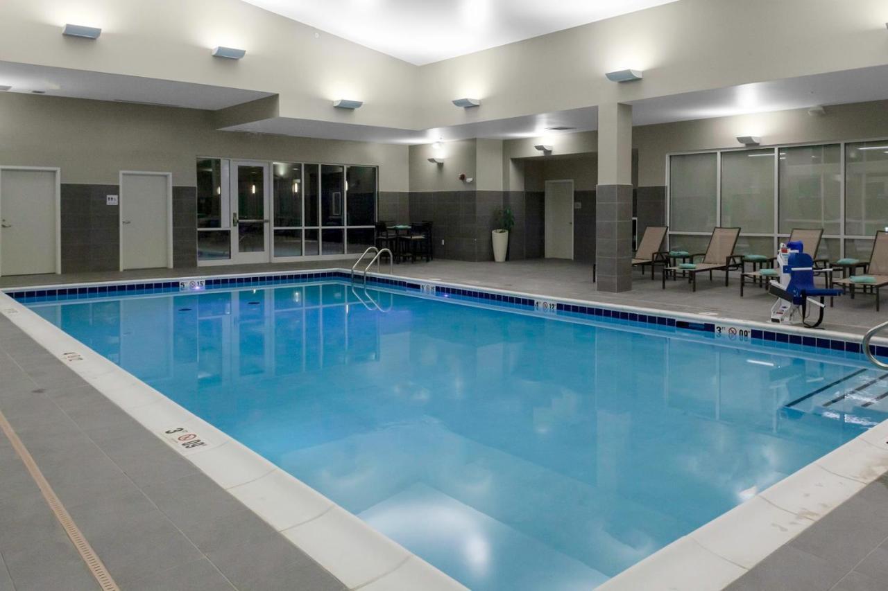Отель Courtyard By Marriott St. Louis West County Town and Country Экстерьер фото
