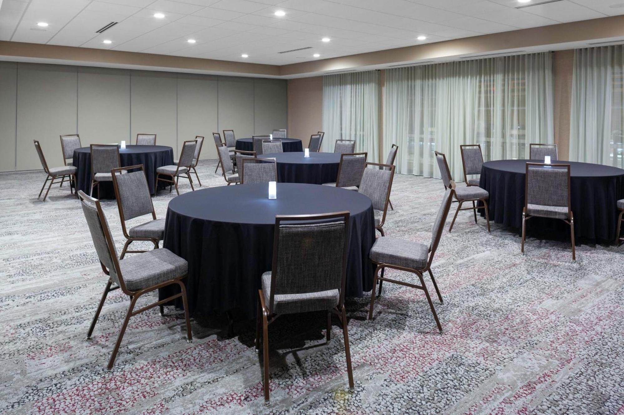 Отель Courtyard By Marriott St. Louis West County Town and Country Экстерьер фото
