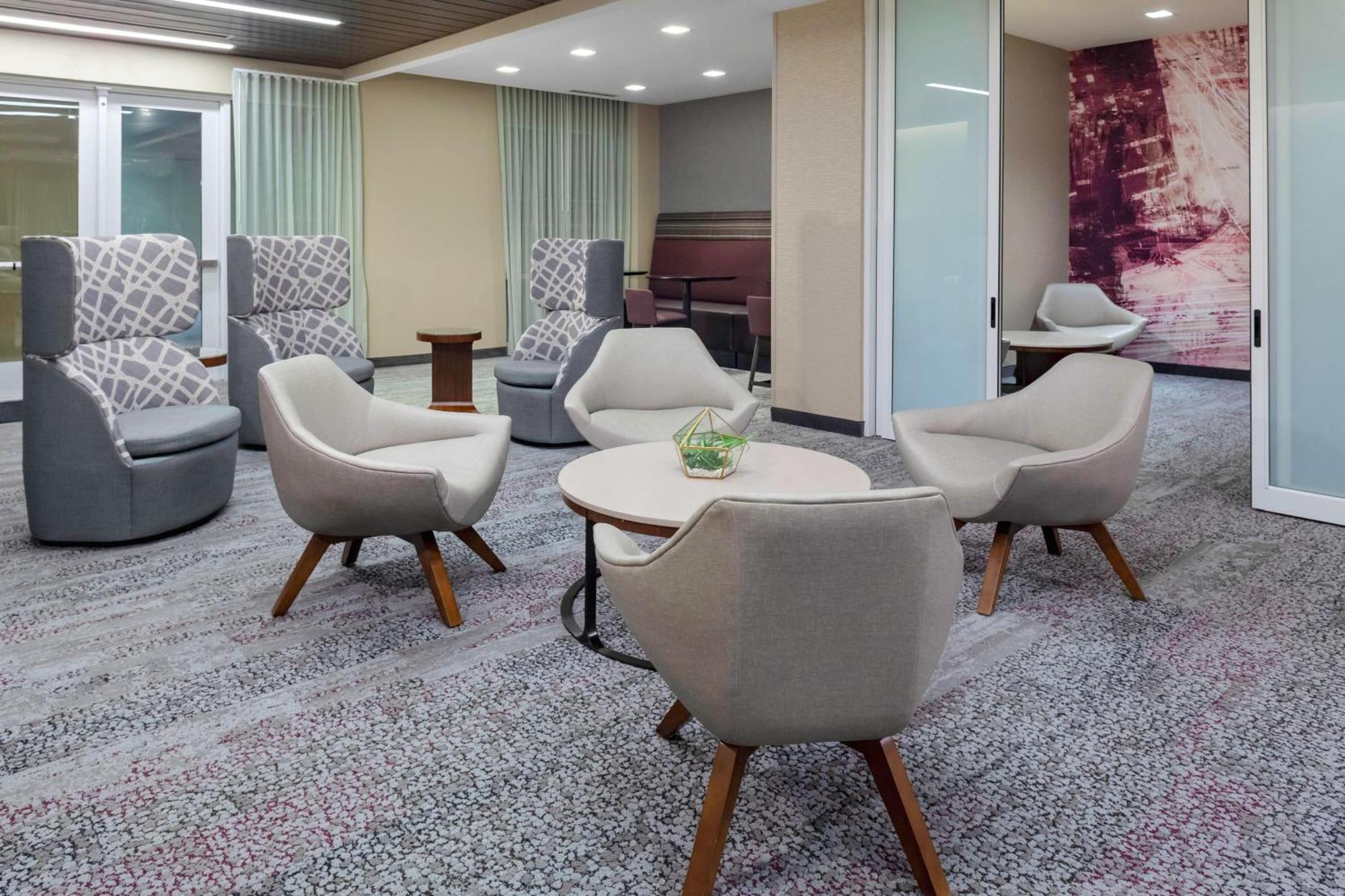 Отель Courtyard By Marriott St. Louis West County Town and Country Экстерьер фото